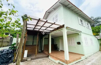 Casa com 5 quartos para alugar na rua vereador osni ortiga, 588, lagoa da conceição, florianópolis, 150 m2 por r$ 6.500