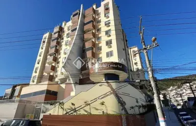 Apartamento com 2 quartos para alugar na avenida governador jorge lacerda, 1835, costeira do pirajubaé, florianópolis, 69 m2 por r$ 3.900