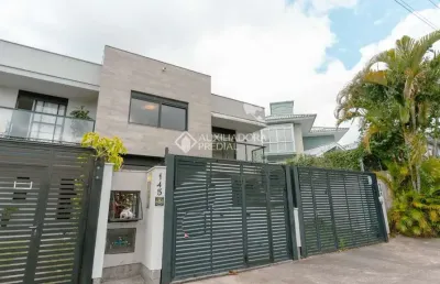 Casa em condomínio fechado com 3 quartos para alugar na avenida tucumã, 145, campeche, florianópolis, 143 m2 por r$ 9.000