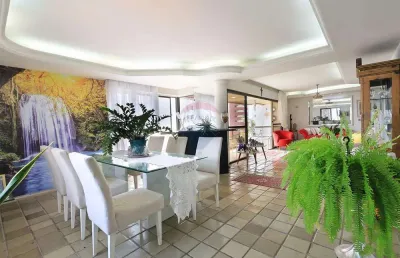 Apartamento com 217m quadrados de alto padrão com 4 quartos, sendo 2 suítes + dependência completa.