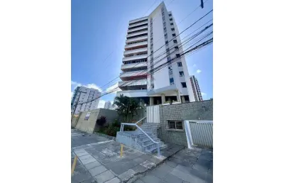 Apartamento com 325m² e vista para o mar de candeias