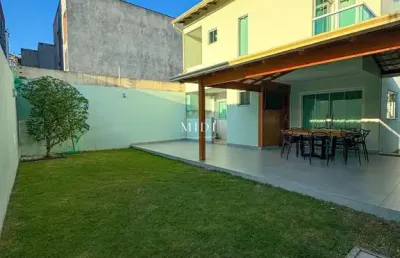Linda casa individual  3 quartos e suíte em colina de laranjeiras