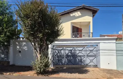 Casa com 4 quartos para alugar na Rua Doutor José Maria Rodrigues Costa, 5, Jardim América, Bauru