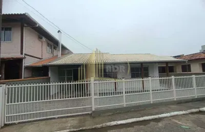Casa com 2 quartos à venda no gravata, navegantes , 83 m2 por r$ 560.000