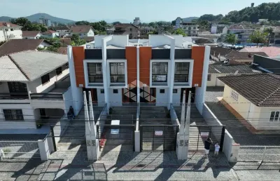 Casa geminada a venda 3 quartos sendo 1 suíte no floresta