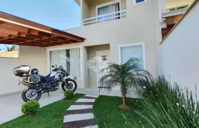 Casa geminada no panaguamirim com móveis planejados