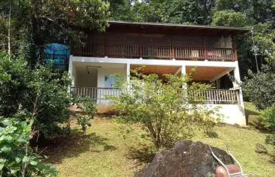 Pra quem quer viver junto a natureza temos uma chácara que oferece conforto praticidade e muito do que a natureza oferece!