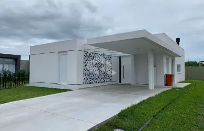 Casa em condomínio à venda no blue, xangri-lá com 4 quartos (4 suítes)