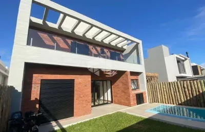Sobrado à venda, com 4 quartos/dormitórios, 2 vagas/box, no condomínio blue, xangri-lá/rs