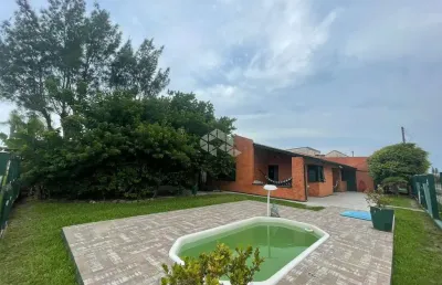 Casa à venda no centro de xangri-lá com 4 quartos(1 suíte)