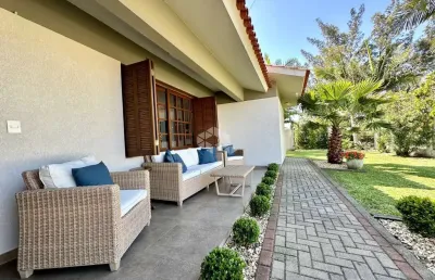 Casa 04quartos/dormitórios e 02 vagas/box em xangrilá!