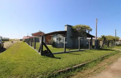 Casa à venda, com 3 quartos/dormitórios, 2 vagas/box, na praia de xangri-lá/rs