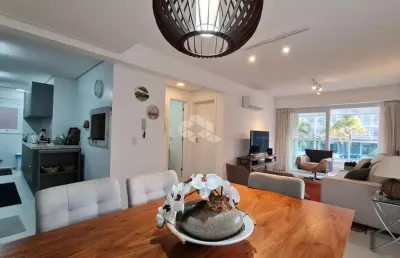 Apartamento 03 dormitórios(sendo 01 suíte), mobiliado e decorado, 2 vagas de garagem, em atlântida, xangri-lá/rs