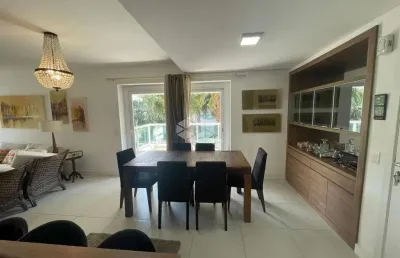 Apartamento 03 quartos, 01 suíte, mobiliado e decorado, na avenida central em atlântida/rs.