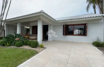 Casa 03quartos/dormitórios/suíte, piscina e 02 vagas/box em xangrilá!
