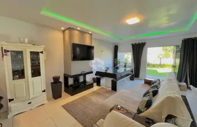 Excelente casa no centro de xangri-lá, 3 dormitórios com lareira