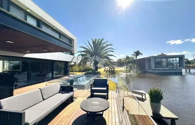 Casa em condomínio fechado com 5 quartos à venda na Rua Rio Jacuí, 1000, Centro, Xangri-Lá