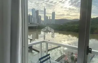Apartamento reformado 2 dormitórios e 1 vaga semi-mobiliado