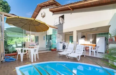 Casa com piscina no bairro aririba em balneário camboriú