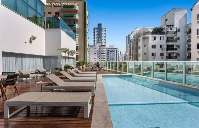 Apartamento com 4 quartos , 4 suítes e 3 vagas de garagem.