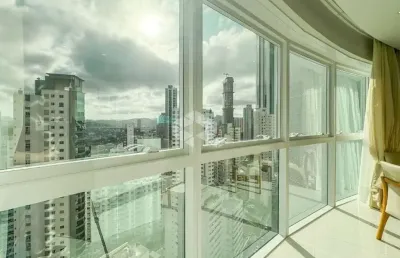 Apartamento com 3 quartos, 3 suítes e 2 vagas de garagem.