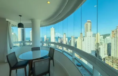 Apartamento com 3 quartos , 3 suítes e 2 vagas de garagem.
