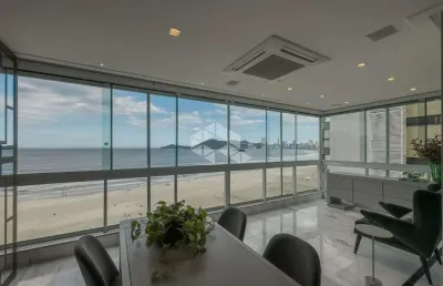 Apartamento com 3 quartos, 3 suítes e com 4 vagas de garagem