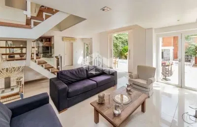 Casa de 5 dormitórios à venda com 560 m² e piscina !