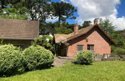 Casa em 2 terrenos totalizando 3.004 m2 com potencial para incorporação