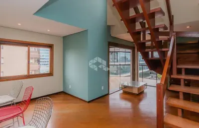 Cobertura duplex semimobiliada, 202 m2, 2 dormitórios sendo 1 suíte, vista para o guaíba