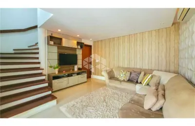Casa com 4 dormitórios, 1 suíte, vaga para 2 carros, pátio com piscina, no bairro itú-sabará.