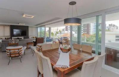 Apartamento de 230 m² com 3 suítes e 3 vagas no bairro menino deus.