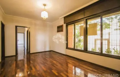 Casa de 306 m², 4 dormitórios sendo 1 suíte com mais de 33 m².