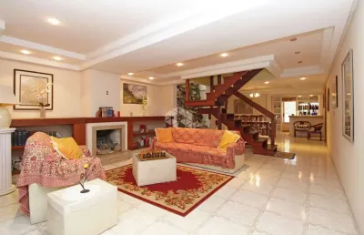 Casa de alvenaria , 4 dormitórios sendo todos suíte, dependência de empregada, l