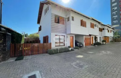 Casa em condomínio fechado com 3 quartos à venda na Rua São Francisco de Assis, 326, Santo Antônio, Porto Alegre