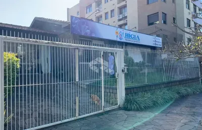 Ampla casa comercial com 5 dormitórios, recepção, sala com 2 ambientes.