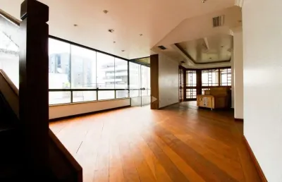 Cobertura de 381 m², 3 dormitórios sendo 1 suíte e 3 vagas de garagem.