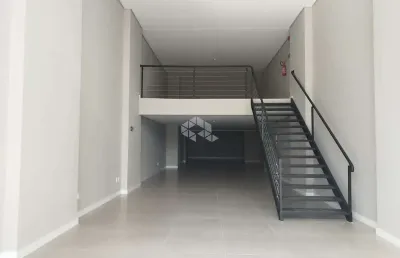 Sala comercial térrea com mezanino de 228m² privativos.