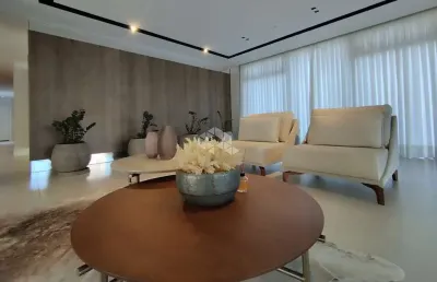 Apartamento luxuoso com 3 suítes em codomínio com piscina