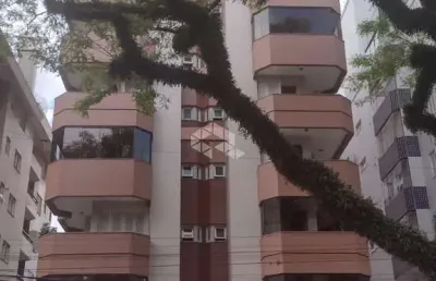 Apartamento no centro com 03 quartos sendo 01 suíte