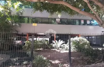 Sala comercial de andar inteiro 06 banheiros, amplo auditório e muito mais!