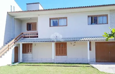Casa no litoral gaúcho próxima ao mar com 06 quartos
