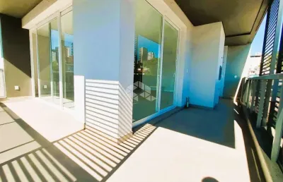 Próximo à charmosa praça vico barbieri, este apartamento oferece conforto e praticidade em um só lugar.