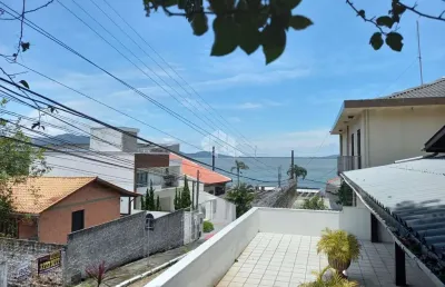Casa com 3 quartos/dormitórios no bairro coqueiros, em florianópolis- sc