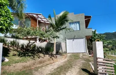 Casa com 4 quartos/dormitórios no bairro três riachos, em biguaçu- sc