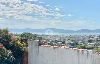 Casa com 3 quartos/dormitórios no bairro serraria, em são josé - sc