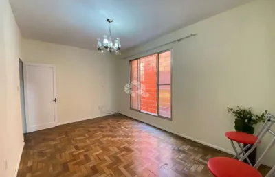 Apartamento desocupado de 2 dormitórios/quarto, com 72m² privativos