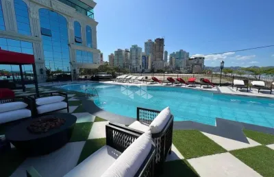 Apartamento de luxo com quatro quartos em meia praia itapema sc
