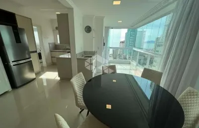 Apartamento mobiliado com três quartos em meia praia itapema sc