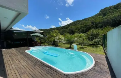 Casa mobiliada com dois quartos no mariscal em bombinhas sc
